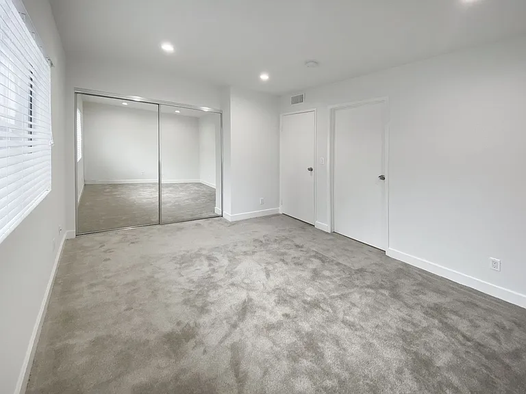 2 Bed, 2.5 Bath Townhouse Unit * North Glendale * Washer Dryer — Photo 15