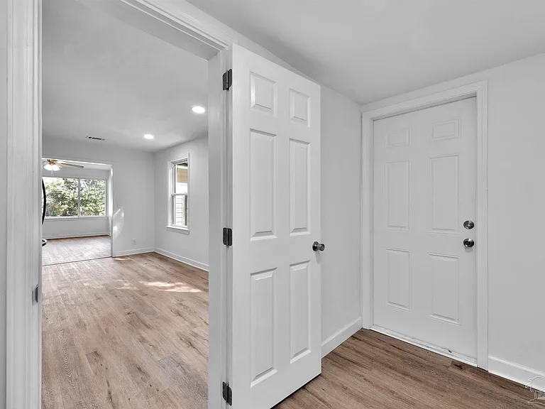 723 Lakewood Rd — Photo 8