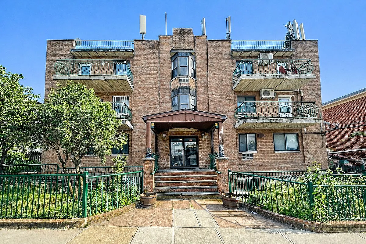 13014 60th Ave APT 2E photo 1
