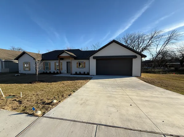 104 Kirkland St, Sanger, TX 76266