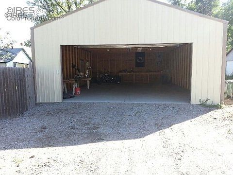 2nd image of 606 S Morlan Ave