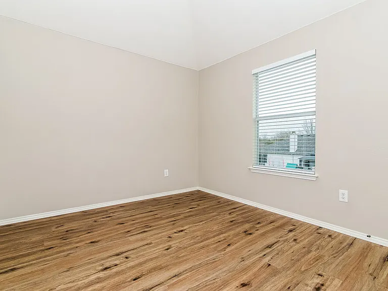 908 Matthew Ln — Photo 15