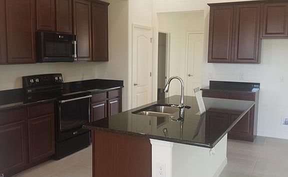 3rd image of 422 NW 36th Pl