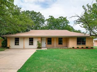 1112 S Carlton St, Ennis, TX 75119
