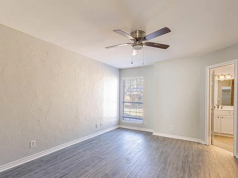 5605 Calais Dr — Photo 13