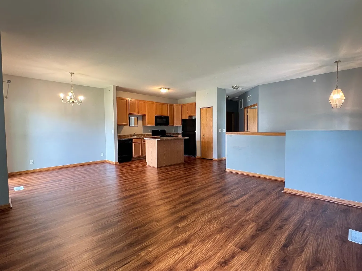 1398 Carolyn Ct — Photo 2