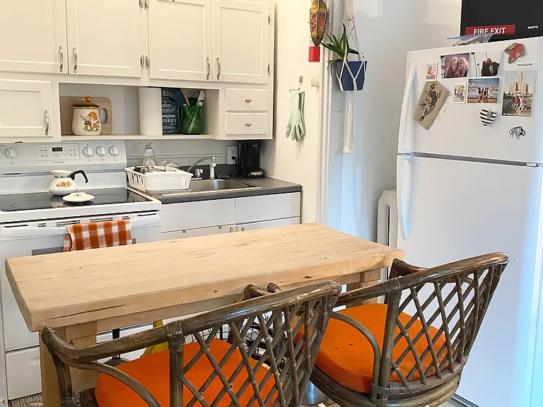 820 Elmwood Ave #4A — Photo 2