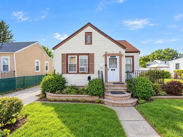 604 Clinton Avenue, Uniondale, NY 11553