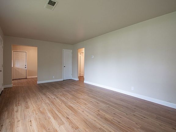 3rd image of 1837 Idaho St