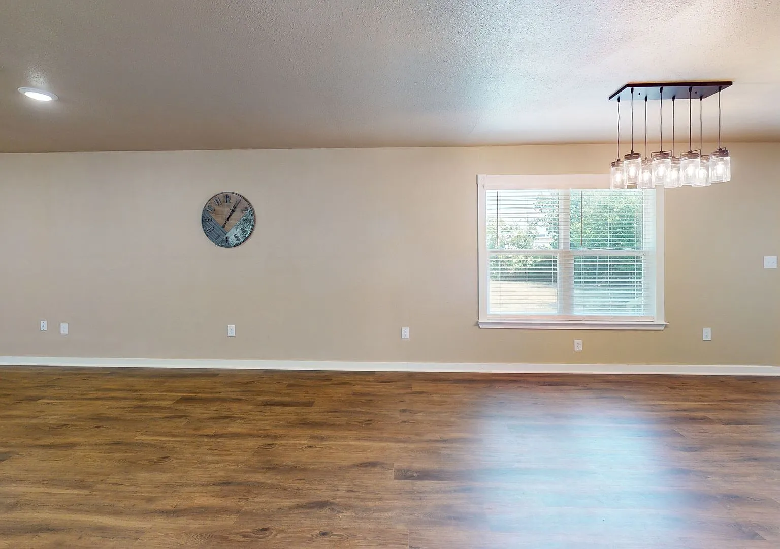 Stunning - 2 Bedroom 2 Bath In North Temple $1375 — Photo 4