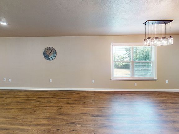 4th image of 952 Fannin Loop