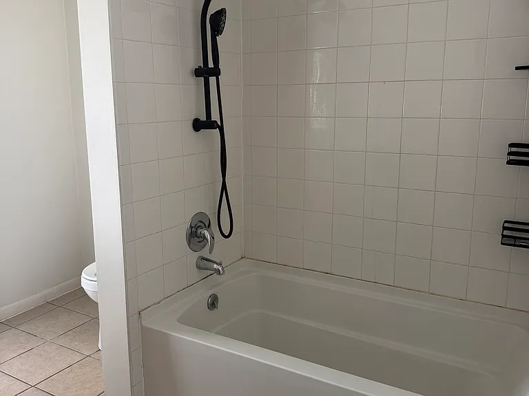 304 N Detroit St #1/2 — Photo 16