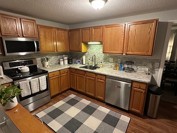 3rd image of 14 Pepperbush Ln