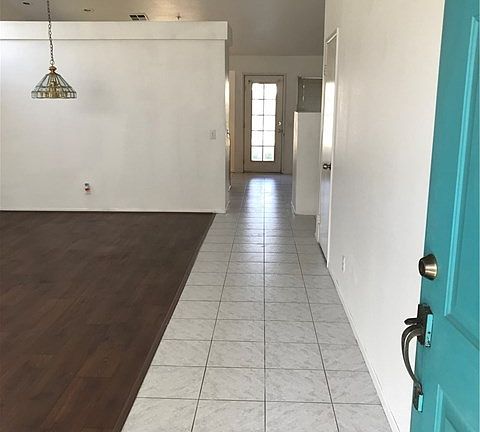 3rd image of 7433 Catalpa Ave