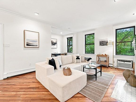 3rd image of 137 Garden St APT 2