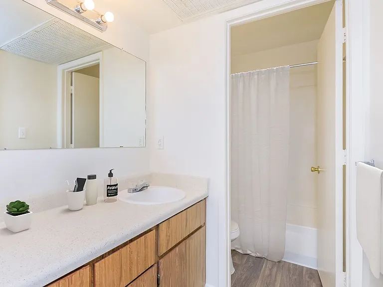 Lincoln Place Apartments — Photo 38