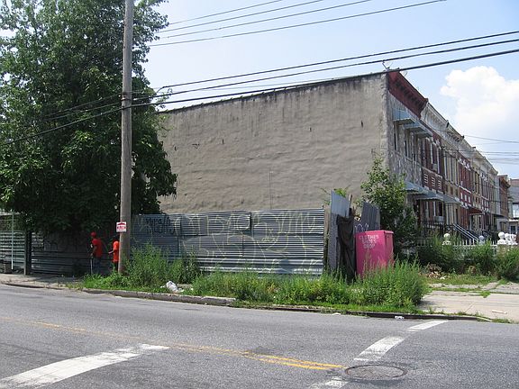 4th image of 363 Wyona St