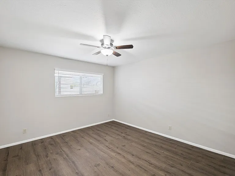 4819 E Cambridge Ave — Photo 44