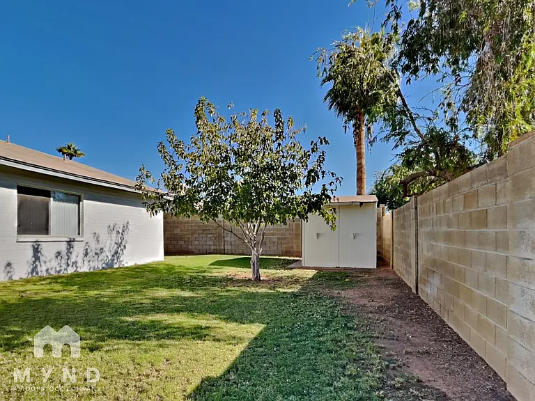 725 W Utopia Rd — Photo 18