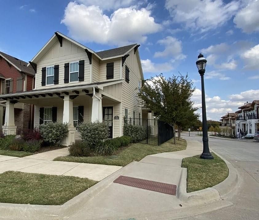 1st image of 300 Loma Alta Dr