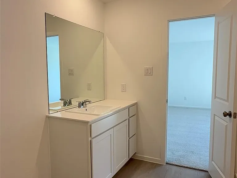 327 Parkin Ct — Photo 15