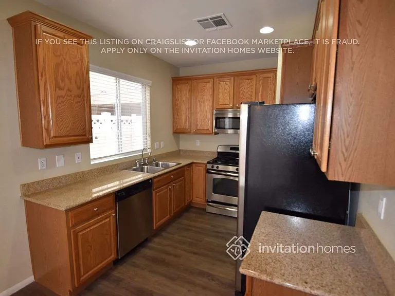 10437 Amber Night St — Photo 4