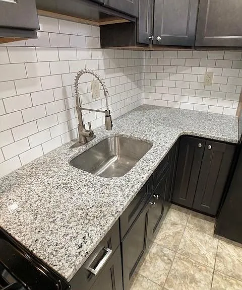 207 E Cambria St — Photo 16