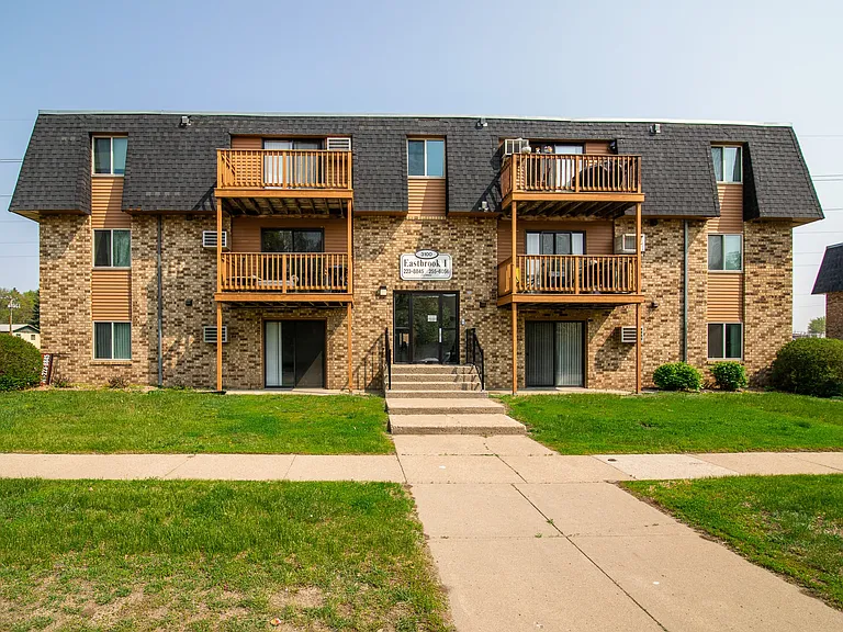 Eastbrook Apartments — Photo 16