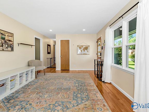 4th image of 5025 Parkwood Dr NW
