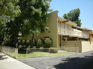 570 N Madison Ave, Pasadena, CA 91101
