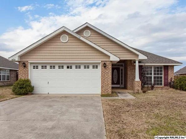 4725 Carrington Blvd SE, Owens Cross Roads, AL 35763