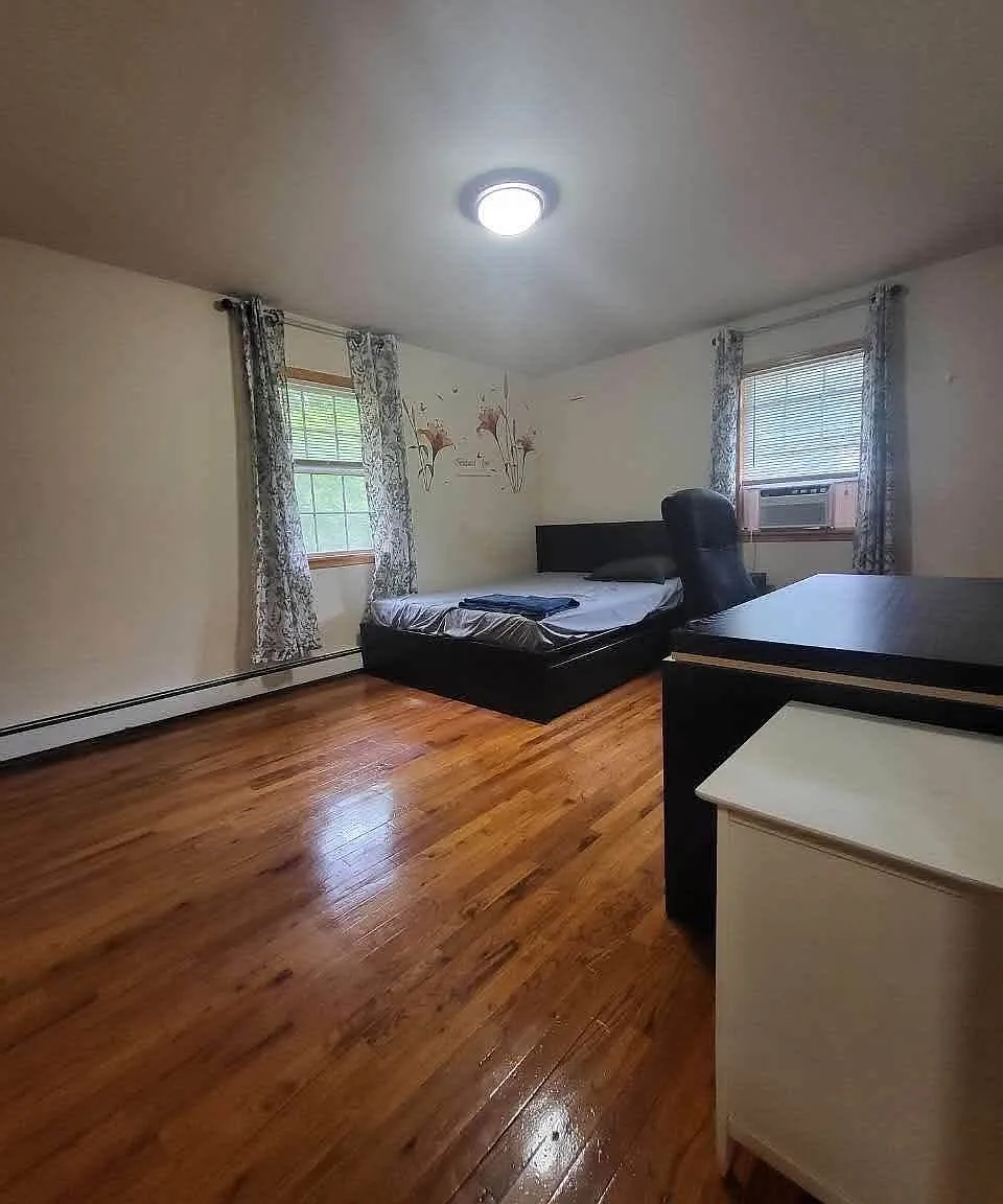 Hollingsworth Pl, Centereach — Photo 4