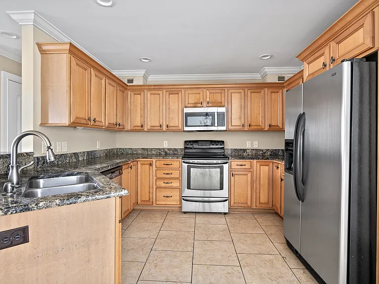 1601 Pickford Ln — Photo 17