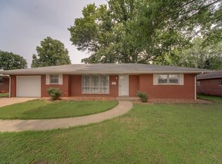 11 Queensway Dr, Belleville, IL