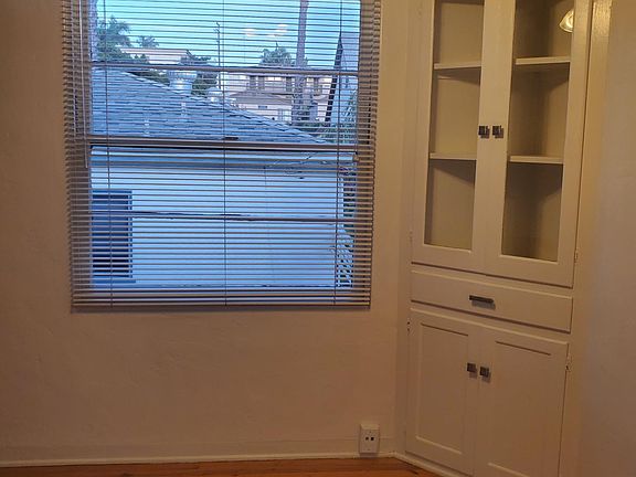 5th image of 4062 1/2 Hamilton St