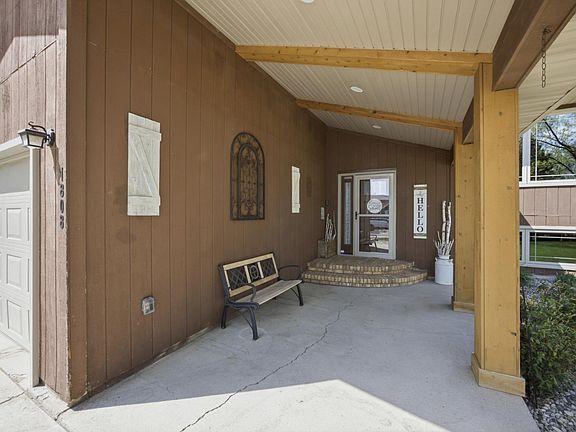 3rd image of 1808 Prairie Ln S