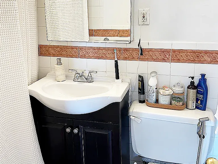 264 W 23rd St #3B — Photo 6