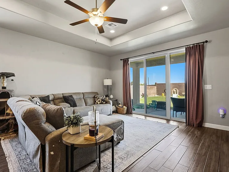 501 Montecito Dr — Photo 14