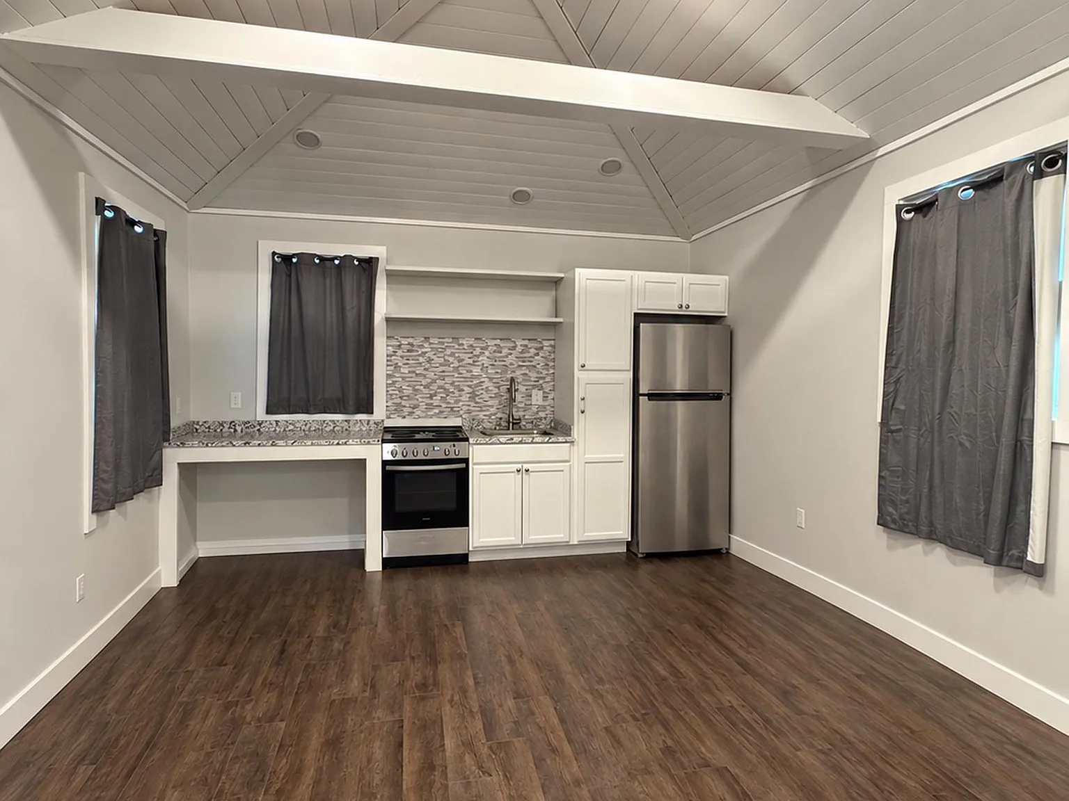 Studio, 1.0 bath, 300 sqft, $1,250 — Photo 1
