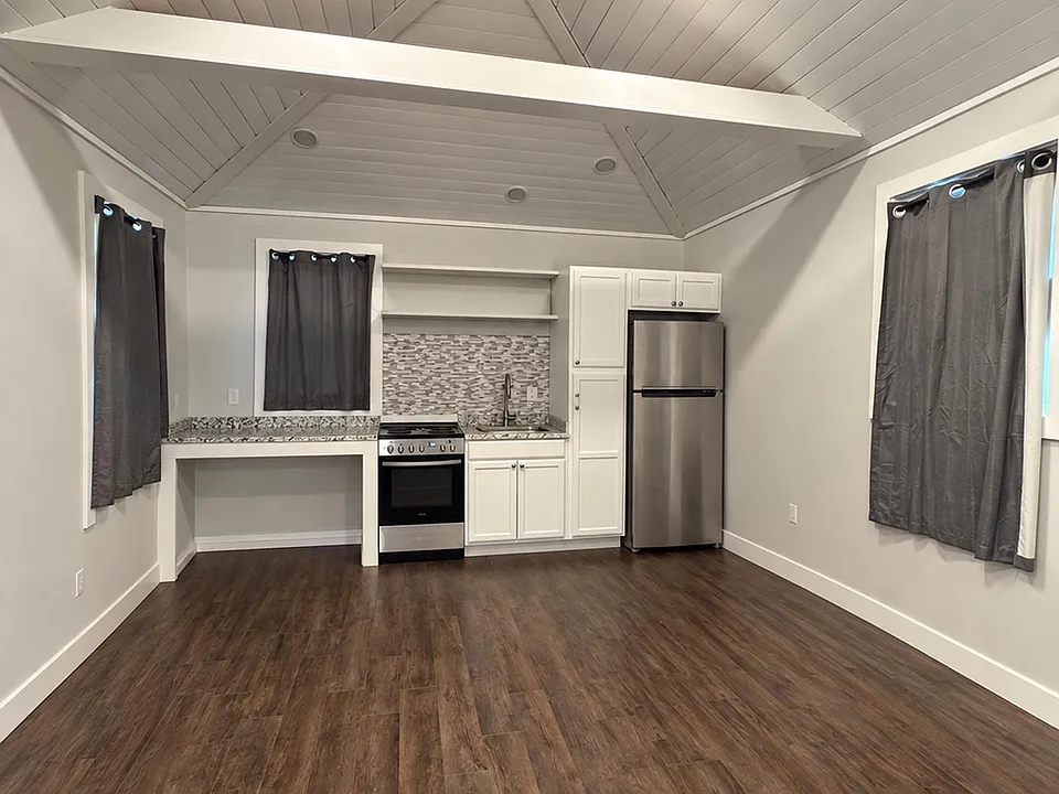 179 Montauk Ave #8