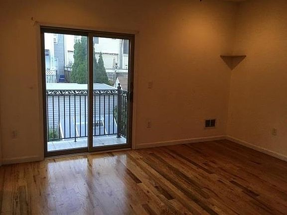 4th image of 56 Laidlaw Ave