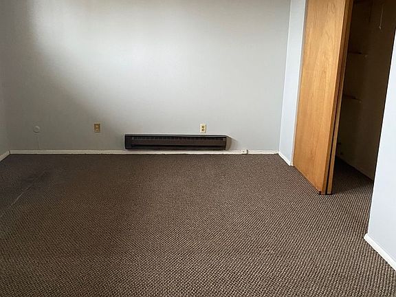 3rd image of 811-825 E Broadway St