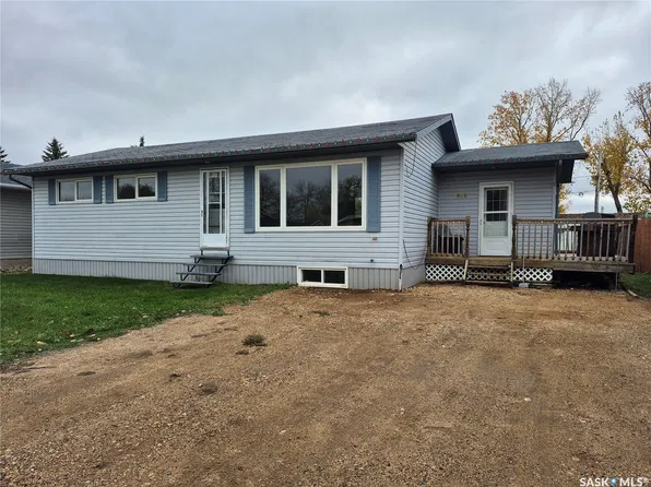 818 Geisen Street, Radville, SK S0C 2G0