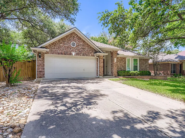 1809 Edelweiss Dr — Photo 3