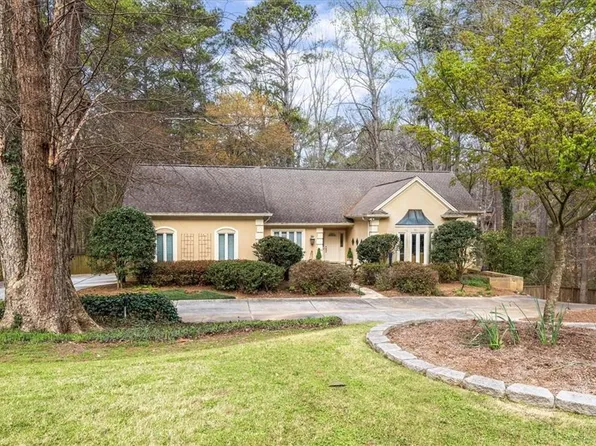 2010 Carrington Ct, Stone Mountain, GA 30087