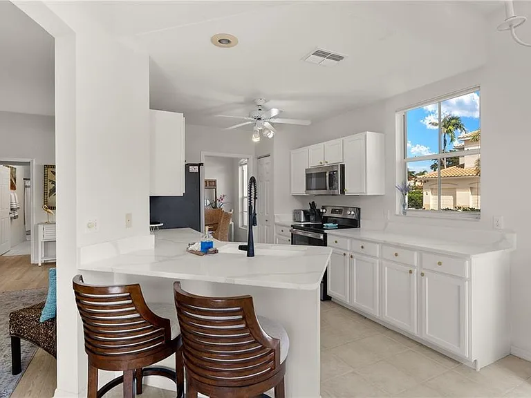 9050 Las Maderas Dr #101 — Photo 2