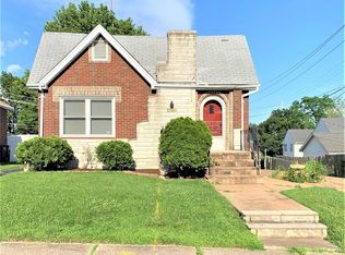 7940 Pembroke Dr, Saint Louis, MO 63123