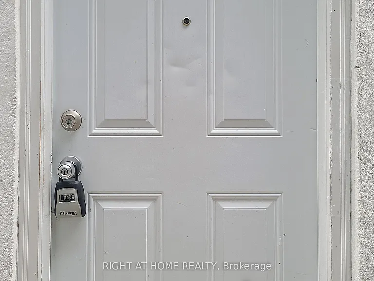 255 Lakeshore Rd E #A — Photo 37