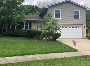 8738 W Taos Dr, Palos Hills, IL 60465