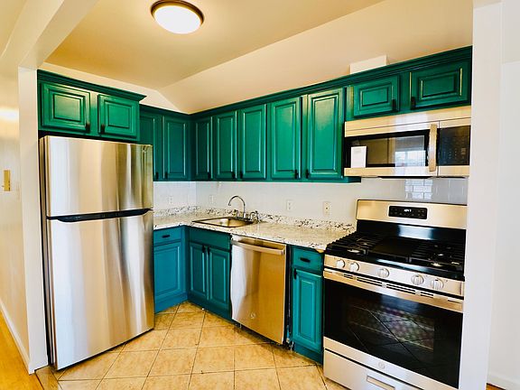 4th image of 2901 Schurz Ave APT 3